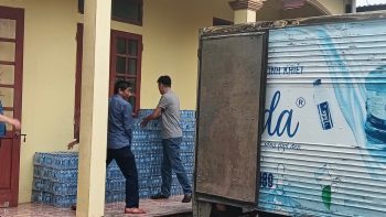 Chuyến xe nước sạch về với bà con vùng lũ